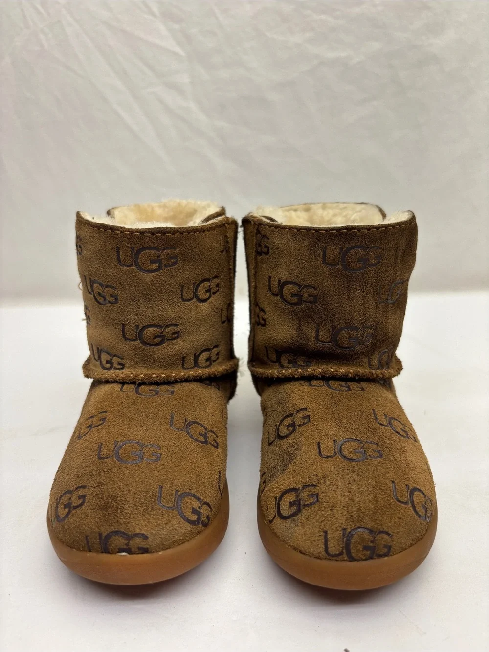 UGG baby’s Chestnut Logo Classic Boot, SZ 6, box 78